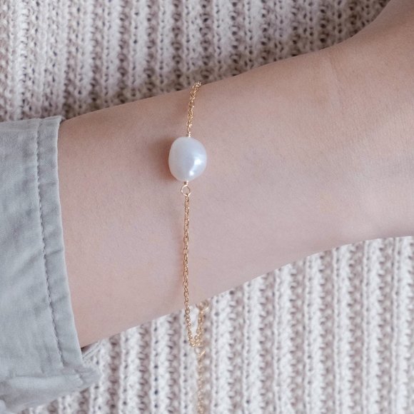 3/$35 Gold Chain Pearl Bracelet - Picture 4 of 7